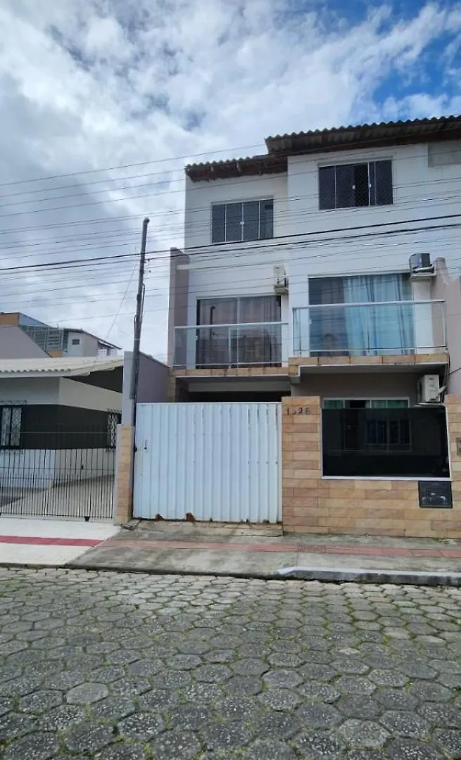 Casa Proxima A Praia Com Piscina! Balneário Camboriú 0*,  Brazília
